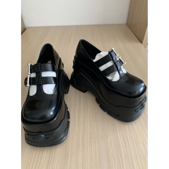 Versace Medusa Anthem Mary Janes - Picture 7 of 10